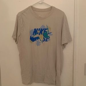 Nike cream short sleeve tee